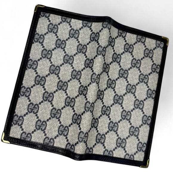 ❌ SOLD ❌ Gucci Beige and Navy Monogram Long Wallet - Picture 4 of 6